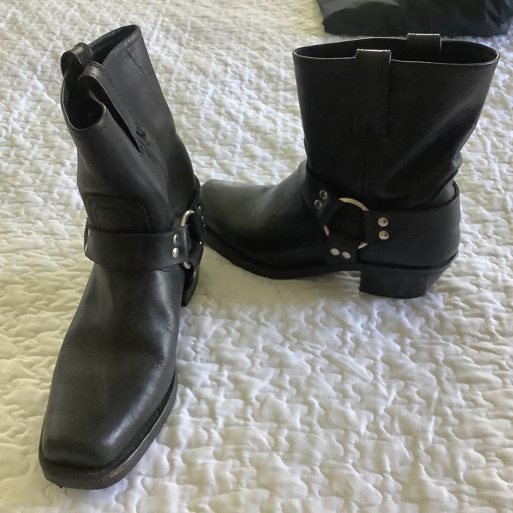 FRYE AND CO. Black Leather Harness Heeled Boots